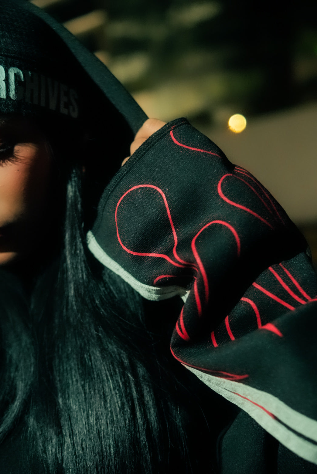 SNKE Hoodie in Sleek black