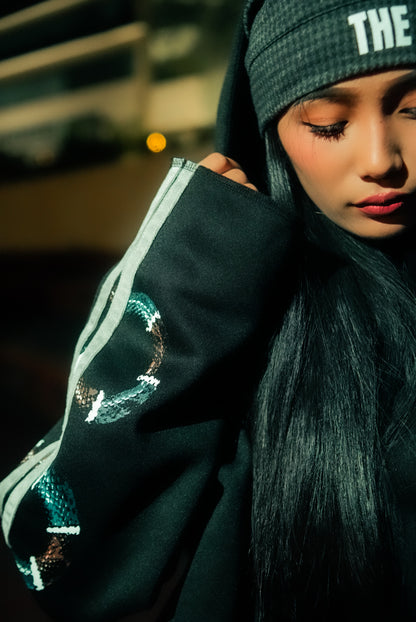 SNKE Hoodie in Sleek black