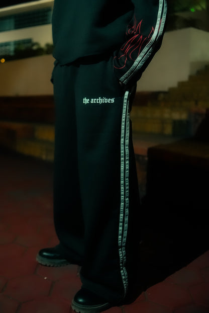 Suade Track jogger in Sleek black