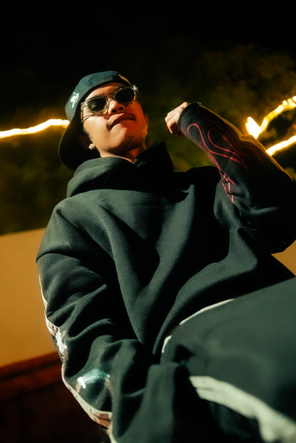 SNKE Hoodie in Sleek black