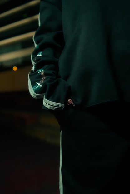 SNKE Hoodie in Sleek black